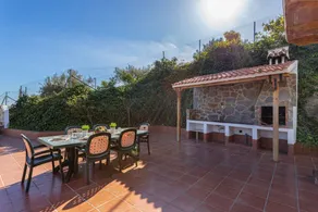 Children-friendly cottage with garden, private pool & terrace | Pets allowed - Image 3