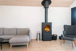 Holiday home with terrace & garden - Image 3