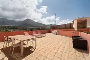 Appartement entièrement équipé avec piscine chauffée, terrasse et barbecue | Vue ville | Adapté au travail à distance - Image 4