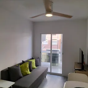 Fully equipped holiday apartment with terrace - Image 3