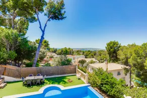 Children-friendly beautiful villa with private pool, garden & jacuzzi | Suitable for remote work | Pet-friendly - Image 3