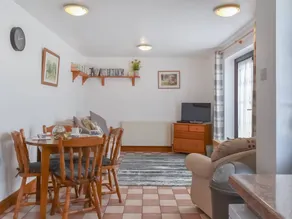 Cottage with garden & jacuzzi | River view - Image 3