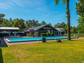 Child-friendly tent with heated pool & garden - Image 3