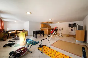 Holiday apartment with barbeque, garden & terrace - Image 4