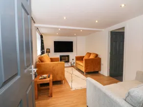 Child-friendly lovely cottage with garden - Image 3