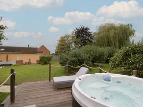 Cottage avec barbecue, jardin et jacuzzi - Image 3