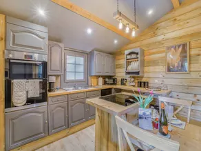 Family-oriented lovely cottage with barbeque, garden & terrace | River view | Dogs allowed - Image 5