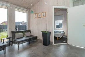 House with sauna, terrace & pool - Image 5