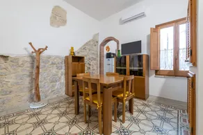 House | City view - Image 3