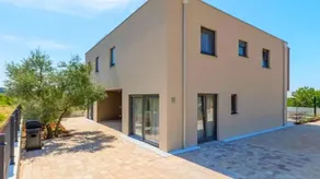 Villa mit Garten, Pool und Terrasse - Image 4