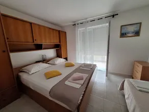 Flat with terrace, barbecue & garden - Image 5