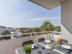 Flat with garden & pool - Image 3