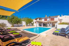 Child-friendly spacious villa with private pool, garden & terrace - Image 5