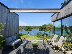 Holiday home with barbecue, terrace & garden | Sea view | Good for workation - Image 4
