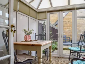 Cottage with garden - Image 2