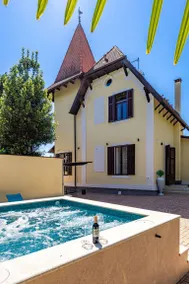 Villa with garden, BBQ & jacuzzi - Image 4