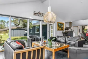 Children-friendly holiday home with BBQ, terrace & garden | Beach nearby | Pets allowed - Image 2