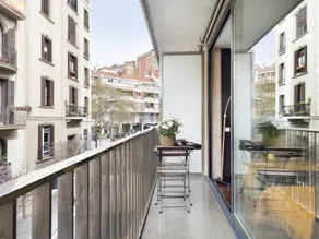 Flat with terrace - Image 2