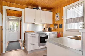 Holiday home with BBQ & terrace - Image 4