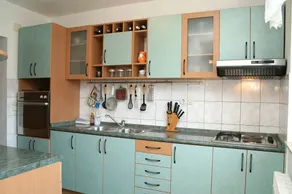Holiday apartment with terrace, garden & barbecue - Image 4