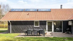Holiday home with terrace, pool & jacuzzi | Pet-friendly - Image 4