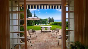 Villa avec piscine privée, barbecue et jardin | Vue plage - Image 2