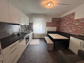 Apartment with garden - Image 4