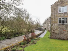 Family-friendly cottage with garden | Pets allowed - Image 2