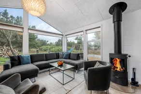 Holiday home with terrace, jacuzzi & BBQ - Image 2