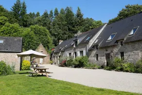 Ferienunterkunft mit Pool, Garten und Grill - Image 2