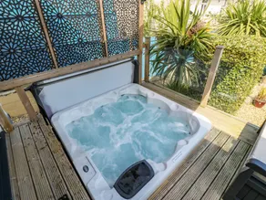 Cottage with jacuzzi & garden | Beach view - Image 4