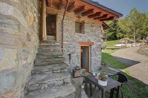 House with garden | Mountain view - Image 2