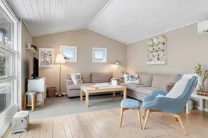 Holiday home with terrace & barbeque - Image 4