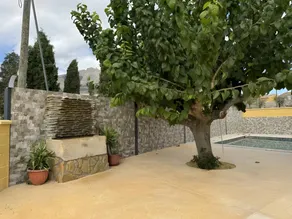 Kinderfreundliches Ferienhaus mit Grill, Terrasse und privatem Pool | Stadtblick | Haustierfreundlich - Image 3