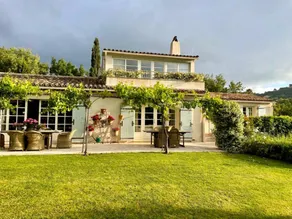 Fully equipped pleasant villa with terrace, garden & barbecue - Image 4