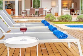 Villa with private pool, garden & BBQ - Image 5