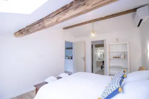 'Murella' Room with Wi-Fi and Air Conditioning - Image 4