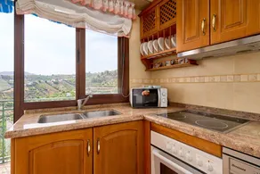 Holiday Home 'Carmela' with Mountain Views, Wi-Fi and Air Conditioning - Image 3