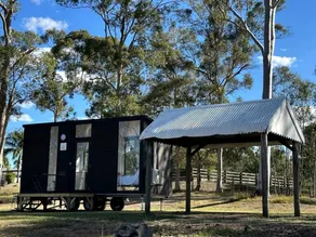 Lovely Tiny House Surrounded by Beautiful Rustic Landscape in Queensland, Australia - Image 5