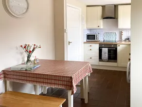 Cottage with garden & barbeque - Image 4