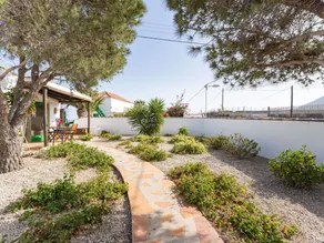House with BBQ, garden & terrace - Image 4