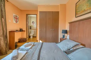 Bed and Breakfast 'Les Templiers' with Shared Pool, Shared Garden and Wi-Fi - Image 3