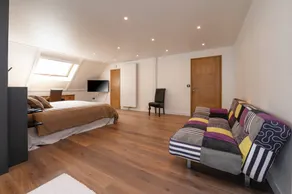 Bed and breakfast with garden & pool - Image 5