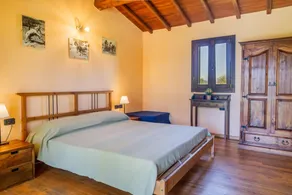 Apartment 'Ponente' with Shared Pool, Private Entrance and Air Conditioning - Image 4