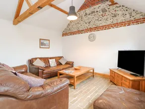 Cottage with garden - Image 3