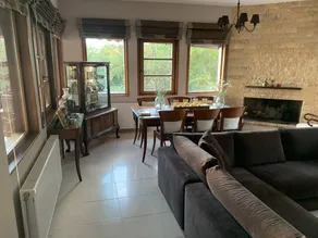 Villa avec jardin, barbecue et terrasse | Vue ville - Image 4