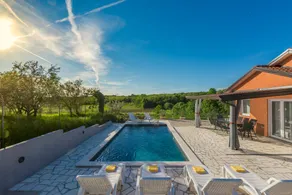 Family-friendly villa with pool & BBQ - Image 4