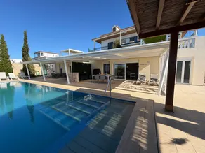 Fully equipped flat with pool, barbecue & garden | Garden view | Dogs allowed - Image 4