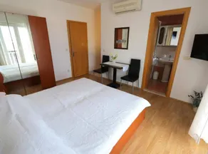 Charming studio with barbecue, pool & garden - Image 2
