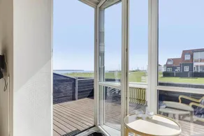 Fully equipped holiday home with BBQ, garden & hot tub | Sea view | Close to the beach | Pet-friendly - Image 3